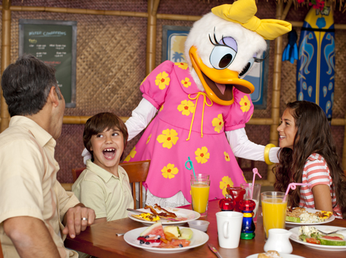 Daisy Duck greeting family - Photo by Disneyland Resort