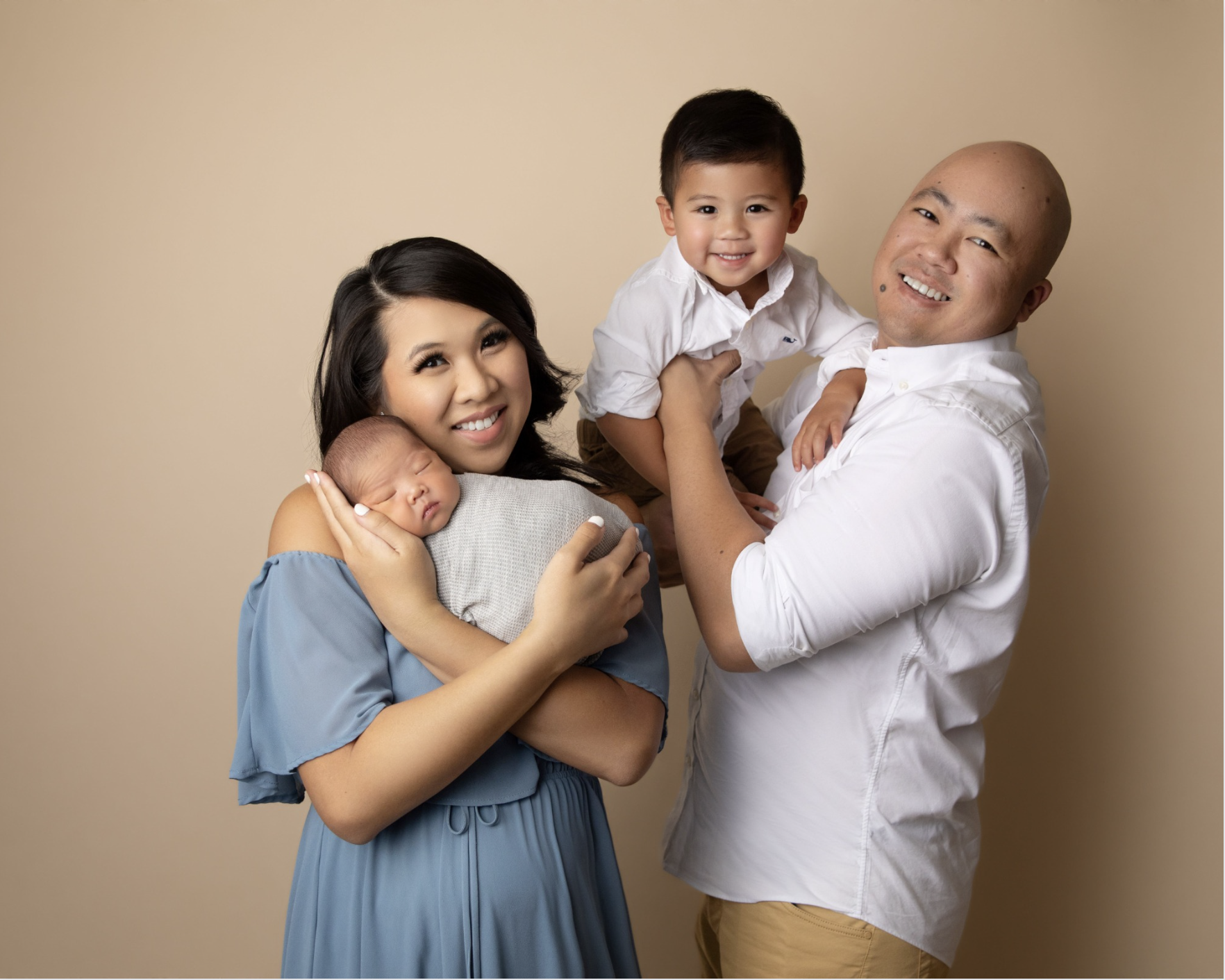 A family portrait done by Candice Swanson Photography Best Family Photography Studio