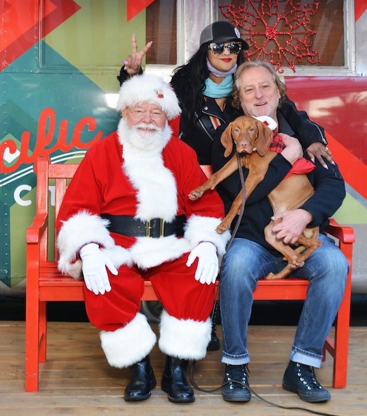 Pacific City’s Santa Sightings: Santa Photos